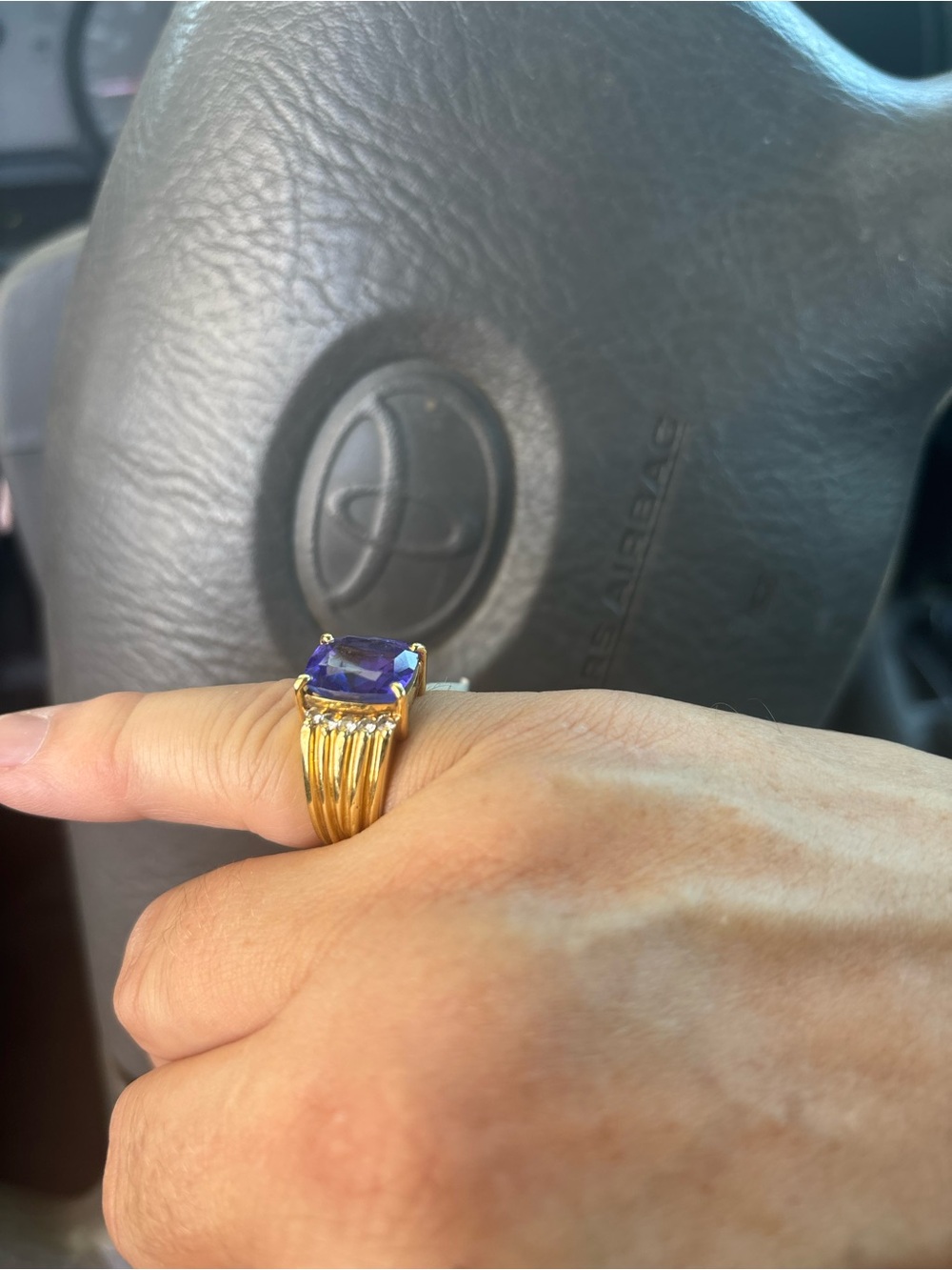 18kt gold purple stone w diamonds fairly heavy size 7